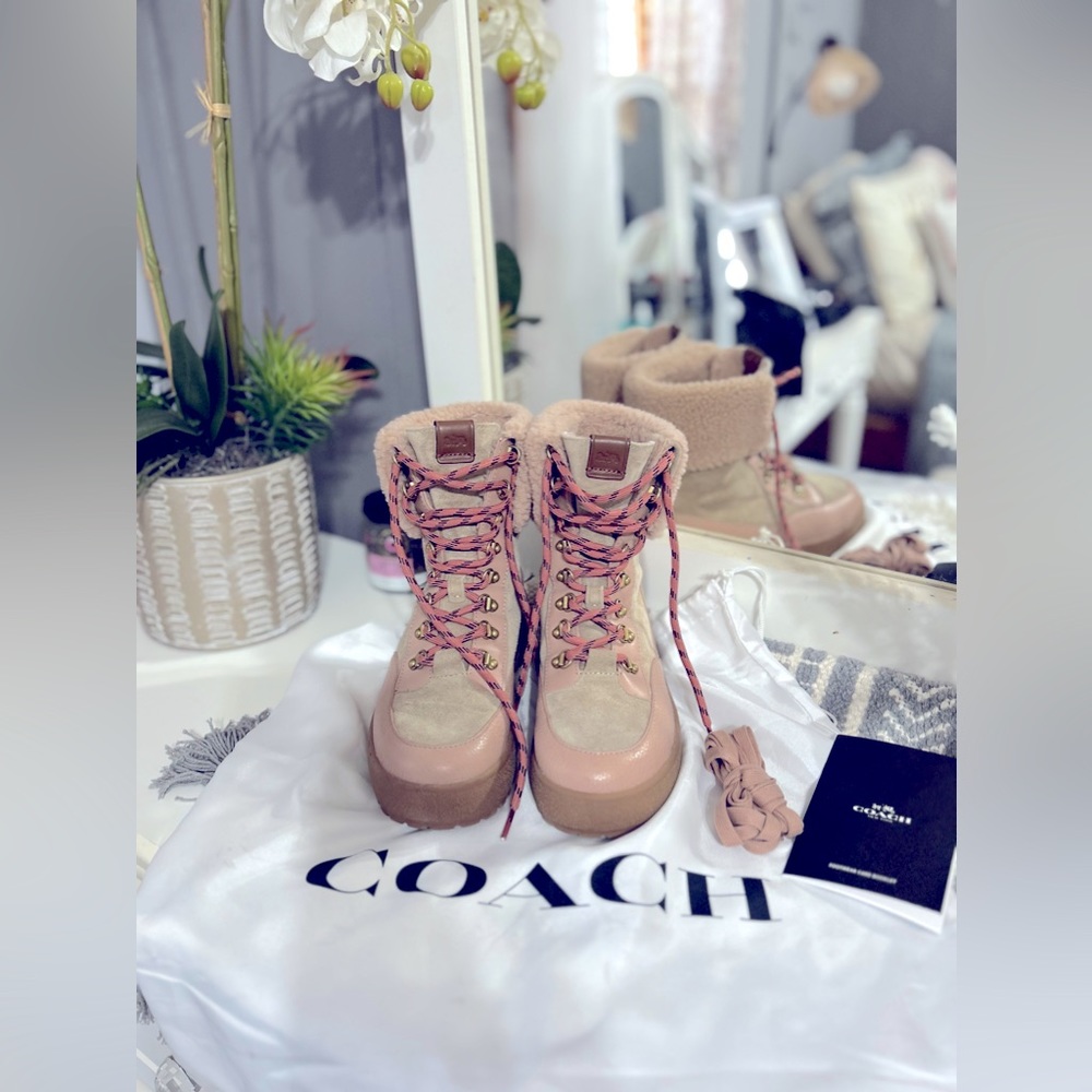 Coach boots😍